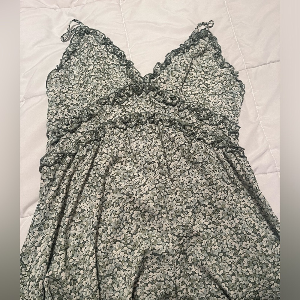 Green dress with flowers. Women’s size medium. Never worn.